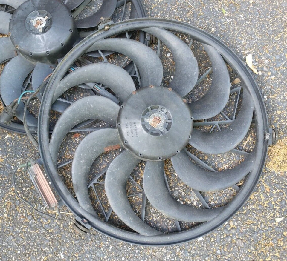 1990 BMW 535i (E34) A/C Aux Cooling conjunto de motor de ventilador elétrico - Imagem 1 de 1