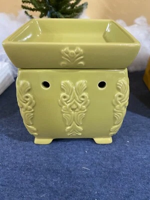 Tyler Candle Company 辐射香氛熔蜡加热器绿色宏伟 — 第 1/3 张图片