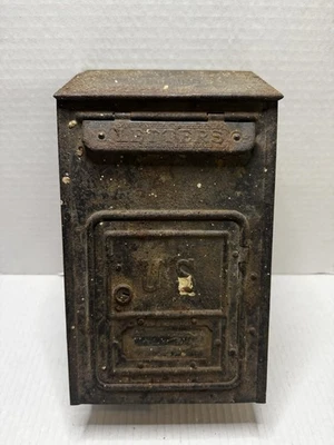 Buzón de latón vintage (Corbin Company) Foto 1 de 4