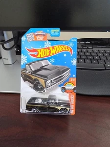 Hot Wheels ‘67 Chevy C10 On Target Exclusive Snowflake Card - Picture 1 of 6