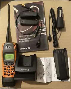 Rare Ericsson R250s Pro - Ensemble téléphone portable robuste GSM Pro 2G PMR résistant à l'eau - Photo 1/5