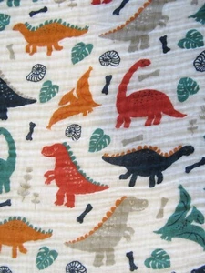 BeBe au Lait Musselin Dinosaurier Decke Wickeltuch Baby Junge Säugling Neugeborenes EUC - Bild 1 von 4