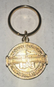 GOLD 2009 Yankee Stadium Inaugural Season Stadium Tours Keychain Zales New York - Picture 1 of 2