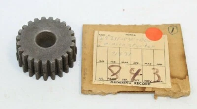 Engranaje de piñón de arranque Honda CA200 C200 CT200 28211-030-000 NUEVO DE STOCK Foto 1 de 4