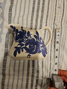 Vintage Clinchfield Kunstkeramik Milchkännchen/Sm Krug blau Blume Design, Erwin, TN - Bild 1 von 8