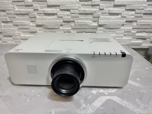 Panasonic PT-EW530E LCD-Projektor 530 WXGA Beamer 4500 Lumen 1280x800p 300h - Bild 1 von 12