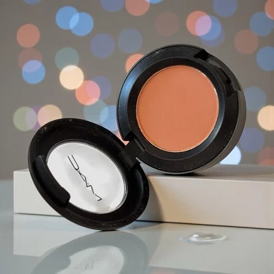 MAC Eye Shadow Powder Single, SAMOA SILK (veluxe) 0.05oz / 1.5g Full Size Boxed - Image 1 of 4