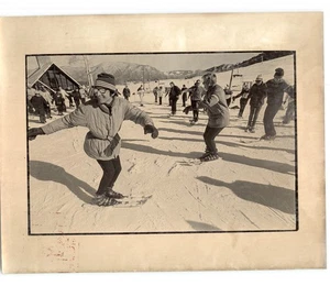 SKIERS Laughing and Dancing at Chairlift ASPEN Colorado 1970s Press Photo - Picture 1 of 2