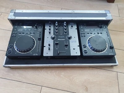 Pioneer CDJ 350 (Pair) + DJM-250 Mixer with original flight case - Image 1 of 4