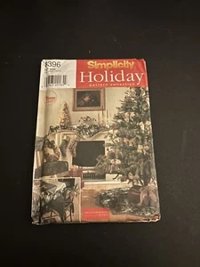 Simplicity 8396 Weihnachtsbaum Rock Kranz Mantel Schal Strumpf Tischset ungeschnitten - Bild 1 von 2