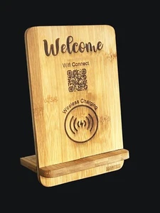 Platte Halterung Graviert Mit Qr Code Wifi + Ladegerät Ohne Folie Airbnb Verleih - Bild 1 von 4