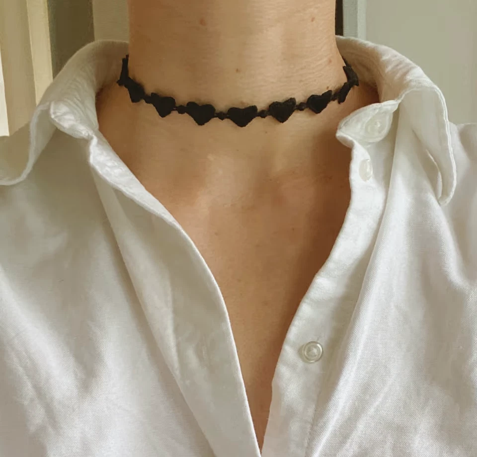 schwarzer Choker / Halskette mit Herzen aus Stoff von ASOS - Bild 1 von 4