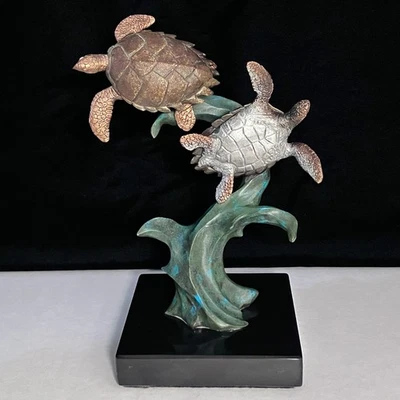 ESCULTURA DE TORTUGAS MARINAS DE METAL KITTY CANTRELL 'Niños de Neptuno' / 142 de 1250 Foto 1 de 4