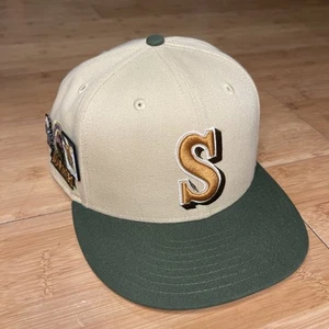 New Era 59FIFTY Seattle Mariners 30th An Green/Beige W/ 2 Pins 7 3/4 Hat Club VG - Picture 1 of 21