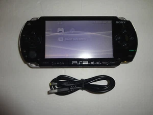 Sony PSP 1000 Value Pack schwarzes Handheld-System (PSP-1001K) - Bild 1 von 3