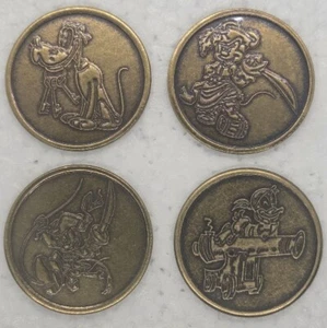 Disneyland Piratas del Caribe Medallones Set 4 Mickey Minnie Donald Pluto - Imagen 1 de 2