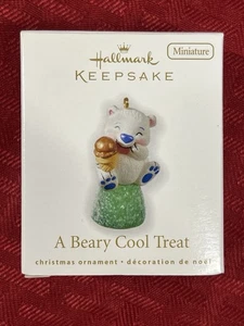 HALLMARK 2010 A BEARY COOL TREAT MINIATURE ORNAMENT - Picture 1 of 1