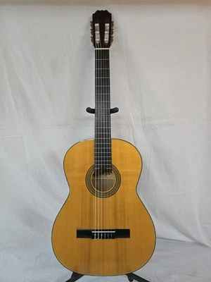 Guitarra de concierto acústica clásica Aria AC 7 con estuche Foto 1 de 4