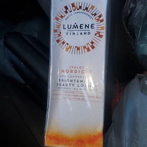 Lumene Nordic-C Aufhellende Schönheitslotion 5,1 Oz. - Bild 1 von 2