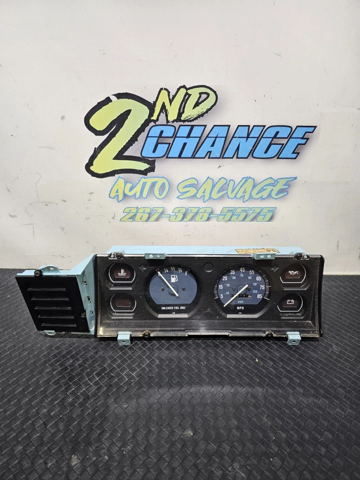 1985 - 1991 JEEP CHEROKEE XJ INSTRUMENT CLUSTER WITH TACHOMETER 282K MILES - Image 1 of 4