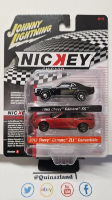 Johnny Lightning Pack 2023 Nickey Chicago 1969 Chevy Camaro SS & 2013 (NG45) - Immagine 1 di 3