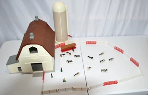 Vintage Ertl Farm Country 1/64 Scale Dairy Barn Model Playset Incomplete & N/Box - Picture 1 of 19