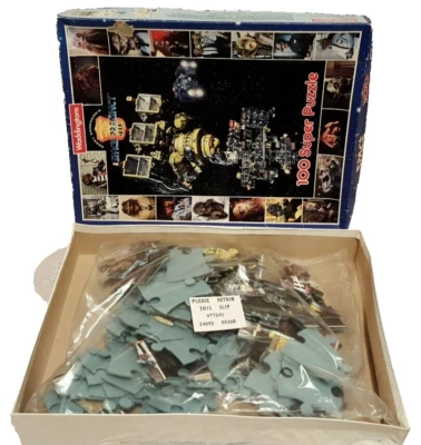 1995 WADDINGTONS  Space Precinct 100 Super Puzzle Jigsaw Boardgames Vintage - Image 1 of 4