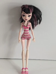 MUÑECA DRACULAURA MONSTER HIGH SKULL SHORES, MATE, 2012. - Imagen 1 de 7