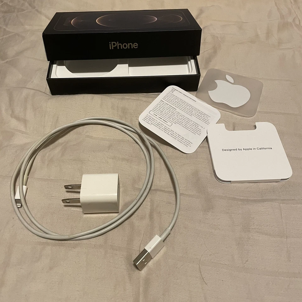 iPhone 12 Pro BOX Apple Lightning Charger - Image 1 of 4