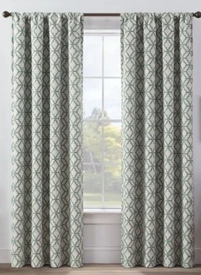 Paquete de 2 paneles de cortinas de ventana Eclipse Lollie Blackout verde esmeralda 52" x 84" Foto 1 de 3