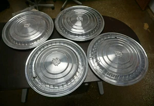 OEM 1960 Cadillac Deville Eldorado Fleetwood HUBCAPS WHEEL COVER WITH CREST 4 - Bild 1 von 9
