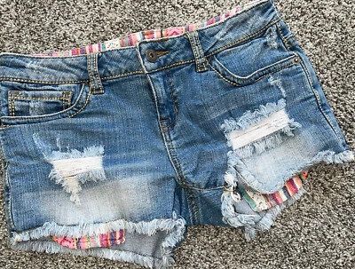 Pantalones Cortos Jean Juniors 1 Corte Peekaboo Color Bolsillos Rasgados Azul Crudo Denim Foto 1 de 4