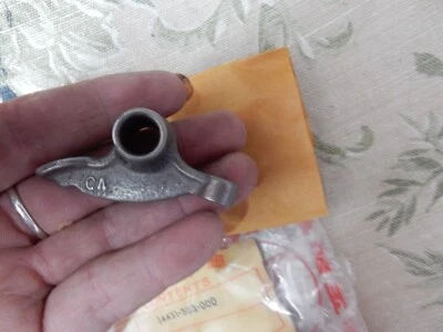 HONDA CB 125 VALVE ROCKER ARM 14431-303-000 REF F/CAB - Image 1 of 4