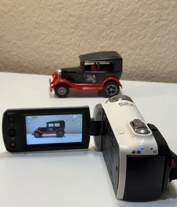 -SAMSUNG-HMX-F90/52x Optical Zoom/HD/HDMI *White*w/ 1gb card ~Tested~ “Nice” - Picture 1 of 18