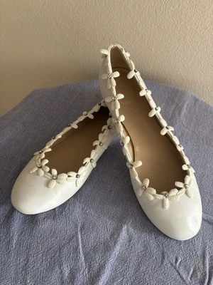 Bailarinas J Crew de cuero blanco con margaritas talla 9 hechas en Italia Foto 1 de 4