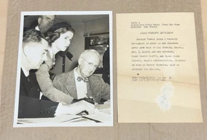 1949 Shirley Temple Signs Divorce Settlement Press Photo AP Wire Original 7x9 - Picture 1 of 10