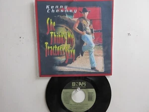 💥 ' KENNY CHESNEY ' HIT 45+PICTURE [SHE THINKS MY TRACTORS SEXY]   1999 ! 💥 - Bild 1 von 6