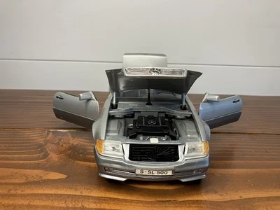 Maisto 1/18 Scale 1989 Mercedes-Benz 500SL - Grey - Image 1 of 4