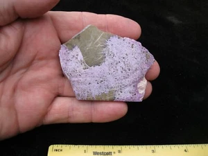 ATLANTISIT Kristall, schöner violetter STICHTIT, grüner Serpentin - Bild 1 von 6