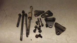 82 soportes de motor de motor Suzuki GS300L con pernos y tuercas GS 300 L T5-2 - Imagen 1 de 6