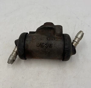 Vintage Drum Wheel Brake Cylinder Willys ?  1940s 1950s Original OEM 9536 - Bild 1 von 13