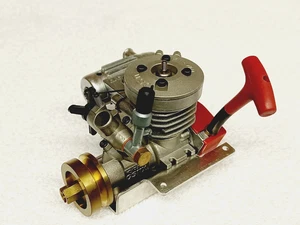( NEW) VINTAGE KYOSHO GS11X MARINE RC NITRO ENGINE W/ PULL-START FOR BOATS RARE - Picture 1 of 10