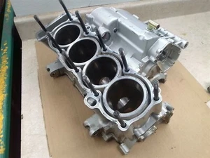 Yamaha 1000 FZ1 FZS Engine Cylinder Top Crankcase Case Good Shape 2003 AP-17 - Picture 1 of 11