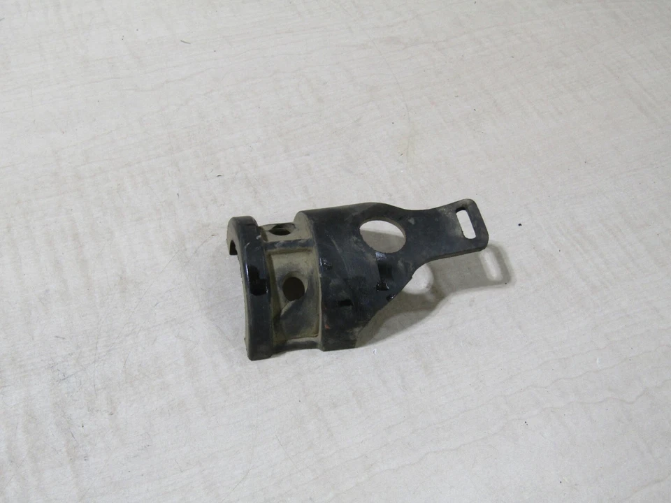 1984 HONDA CR500R CR250R CR125R GAS TANK FUEL TANK RUBBER MOUNT 17504-KA3-731 - Image 1 of 1