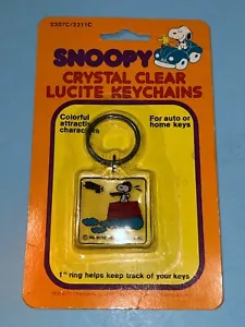 Vintage Snoopy 1965 Crystal Clear Lucite Keychain (made in Taiwan) (SEALED) - Imagen 1 de 5