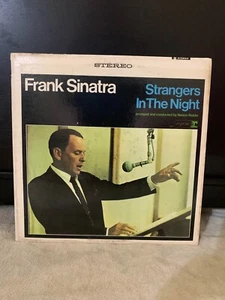 Frank Sinatra - Strangers in the Night 1966 LP Vinyl Record Reprise FS-1017* - Imagen 1 de 2