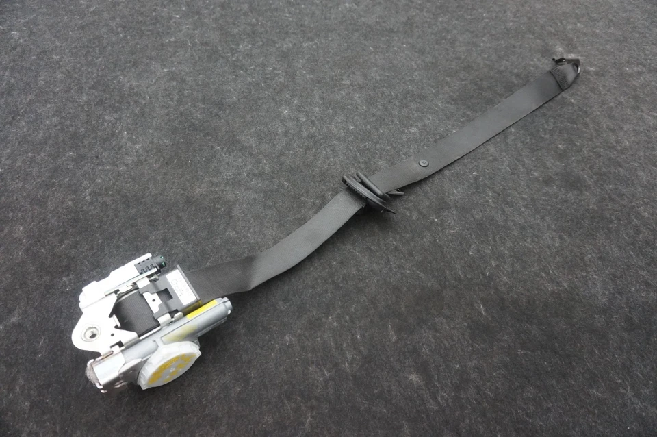 Retrator de cinto de segurança dianteiro esquerdo do lado do motorista preto 72117284487 BMW M2 F87 2016-18 - Imagem 1 de 4