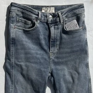 Free People We The Free Crossroads Slim Straight Jeans 27x26 Raw Hem NWT - Picture 1 of 9