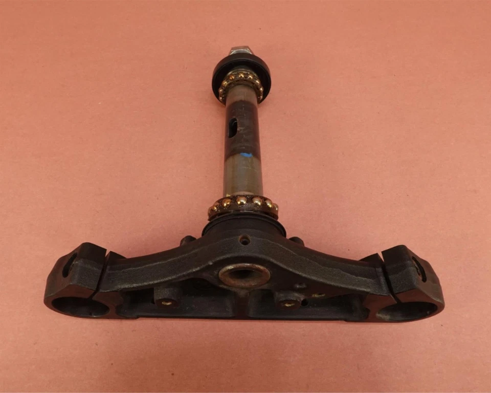 2005-2009 SUZUKI BOULEVARD C50 VL800 Triple Tree Lower Clamp Stem - Image 1 of 4