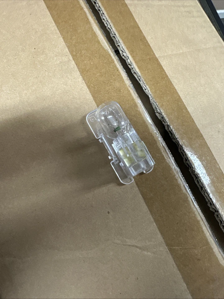 LOTE DE 270 GM BUICK LUZ LUZ CORTESÍA TRASERA PARTE NO. 10273135 ASM-R/CMPT NUEVO Foto 1 de 4